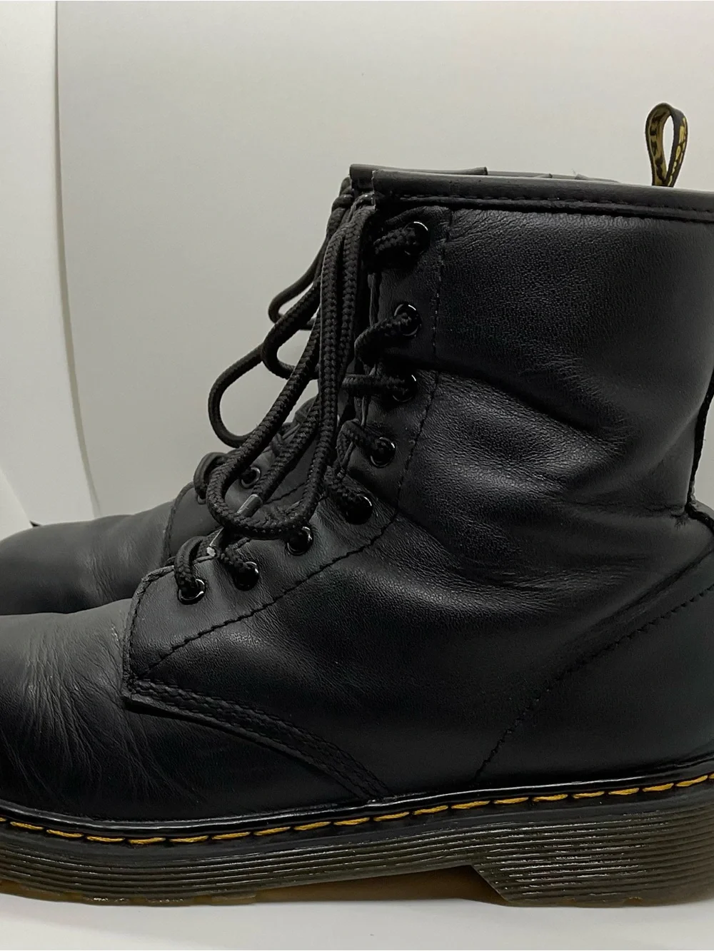 DR. MARTENS YOUTH 1460 SOFTY T LEATHER LACE UP BOOTS (8-hole) size 6